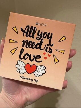 LORAC Peach-Pink Heart Motif Illuminating Palette Box